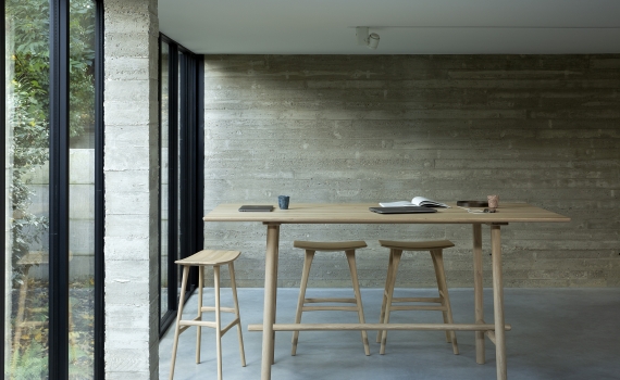 Oak Profile meeting table and Osso bar stools_horizontal - Ethnicraft